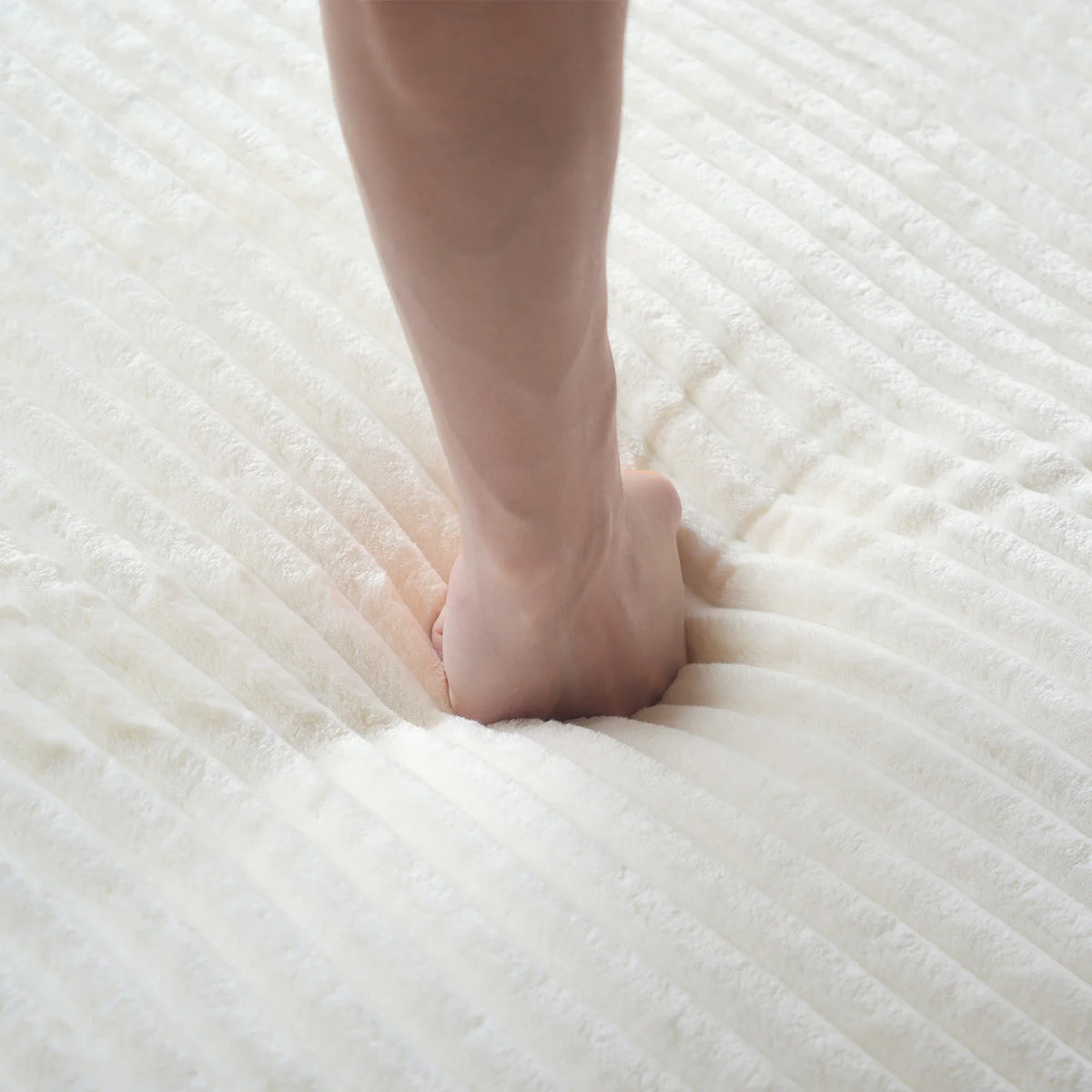 Atunus Vacuum Compressed Shipping Single Sofa Corduroy Fabric Cover White Lazy Sofa Furniture for Bedroom Livingroom in Stock